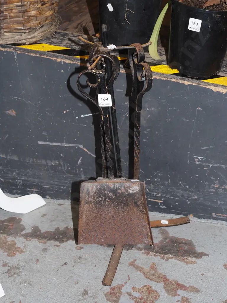wrought metal fireside set - some rust H520 Image 1++