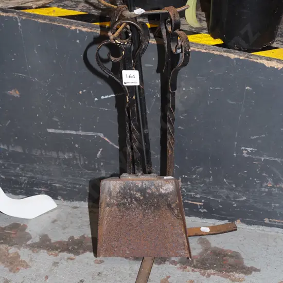 wrought metal fireside set - some rust H520