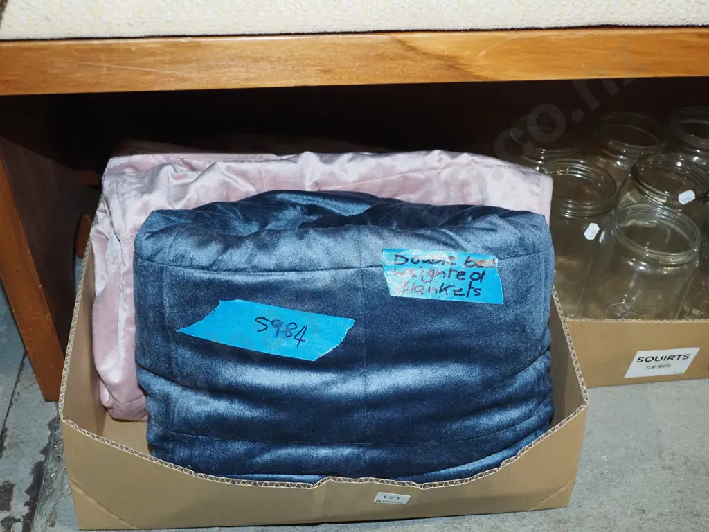 box; double size weighted blanket Image 1++