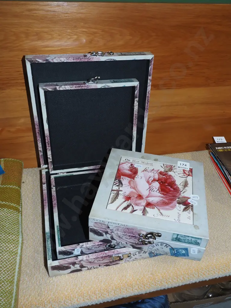 3x rose themed storage boxes Image 1++