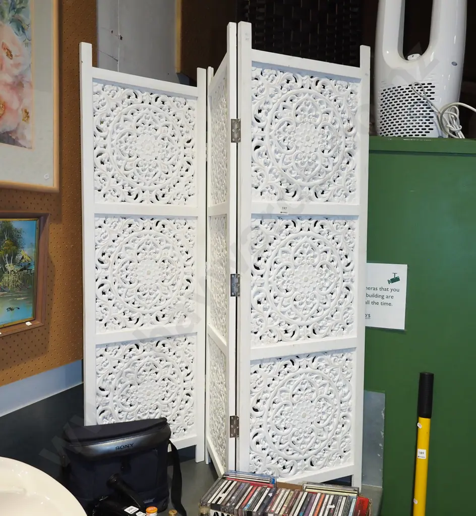 mdf white painted 3 panel screen Each panel H1265 W400 Image 1++