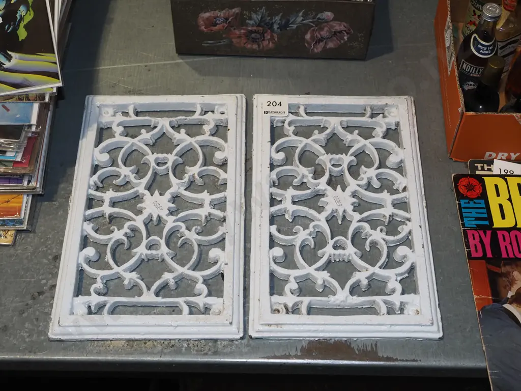 2x cast alloy bent grates Each H160 W265 Image 1++