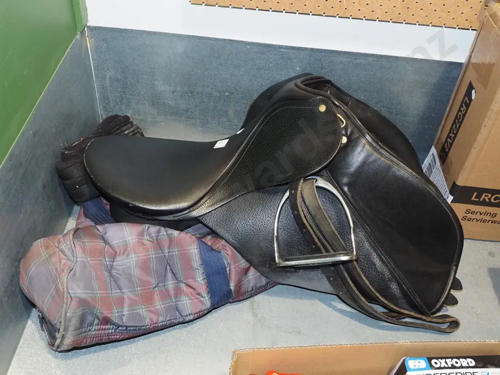 leather horse saddle with carry bag Image 1++