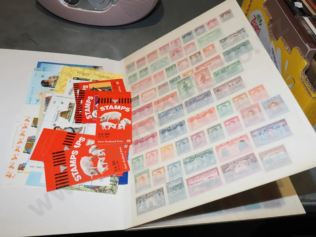 3x stamp albums Image 1++