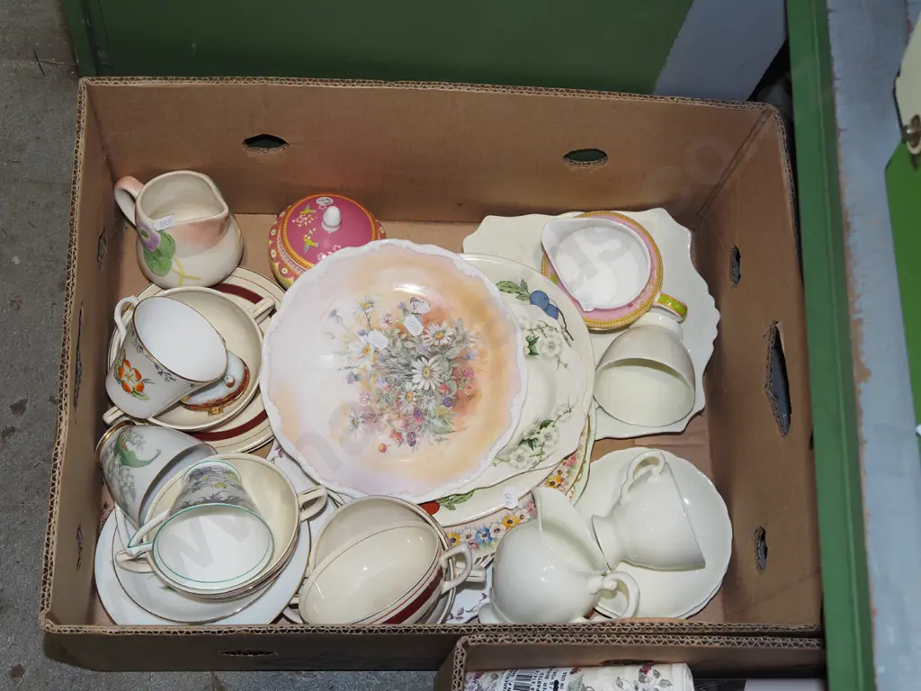 box; plates, soup bowls, cups, saucers etc Image 1++