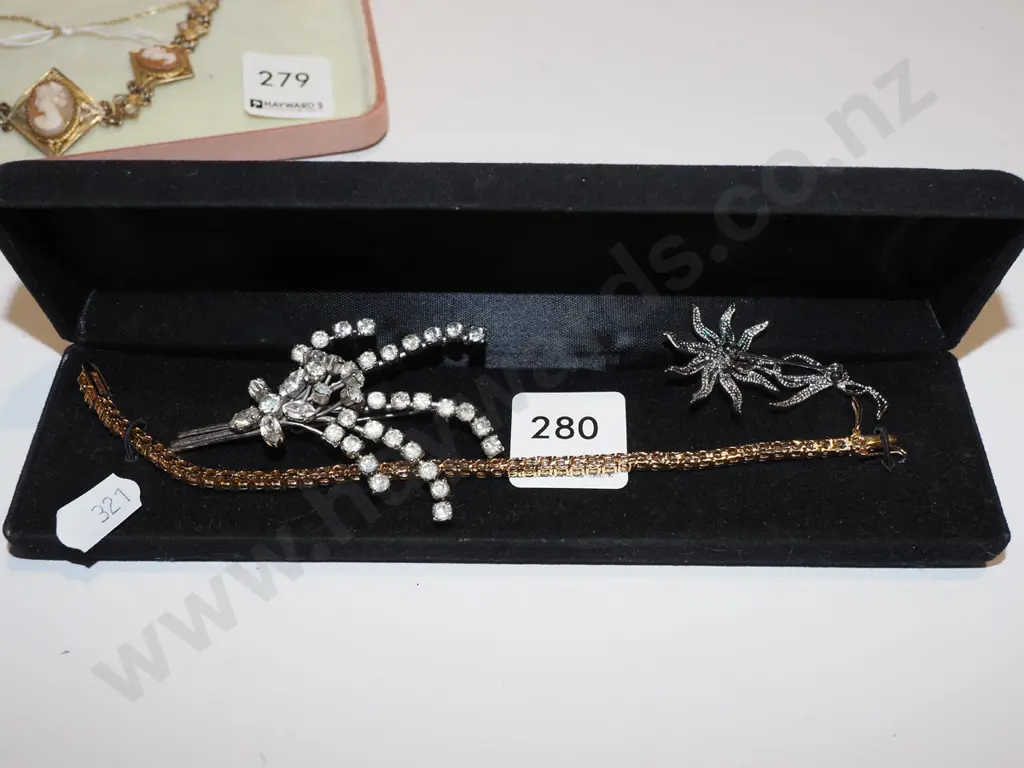 tray; 2 brooches & bracelet Image 1++