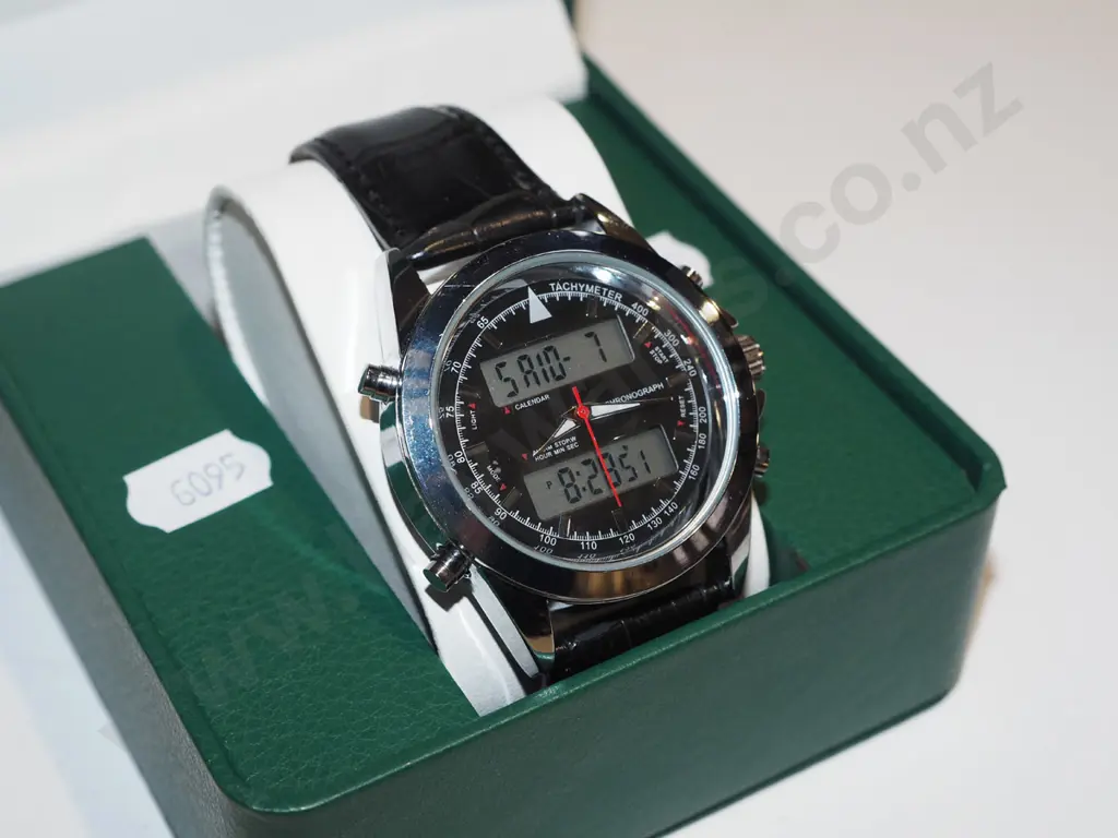 gents wristwatch Image 1++