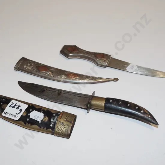 2x decorative knives and sheaths