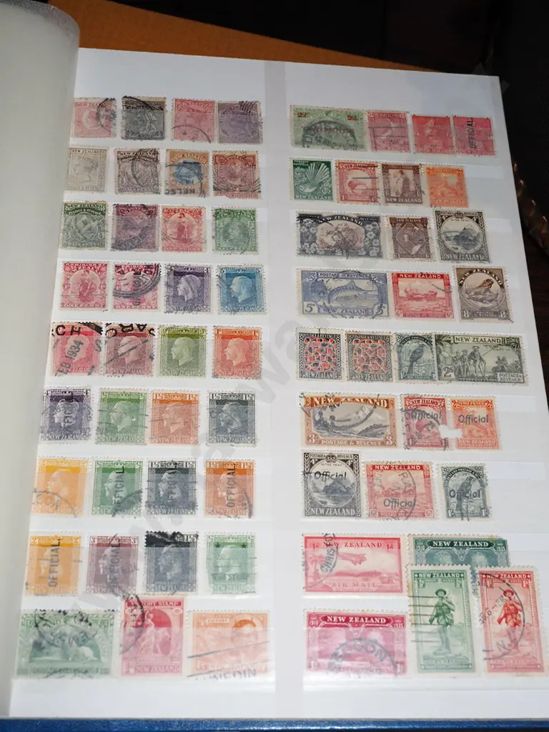 4x stamp albums Image 1++