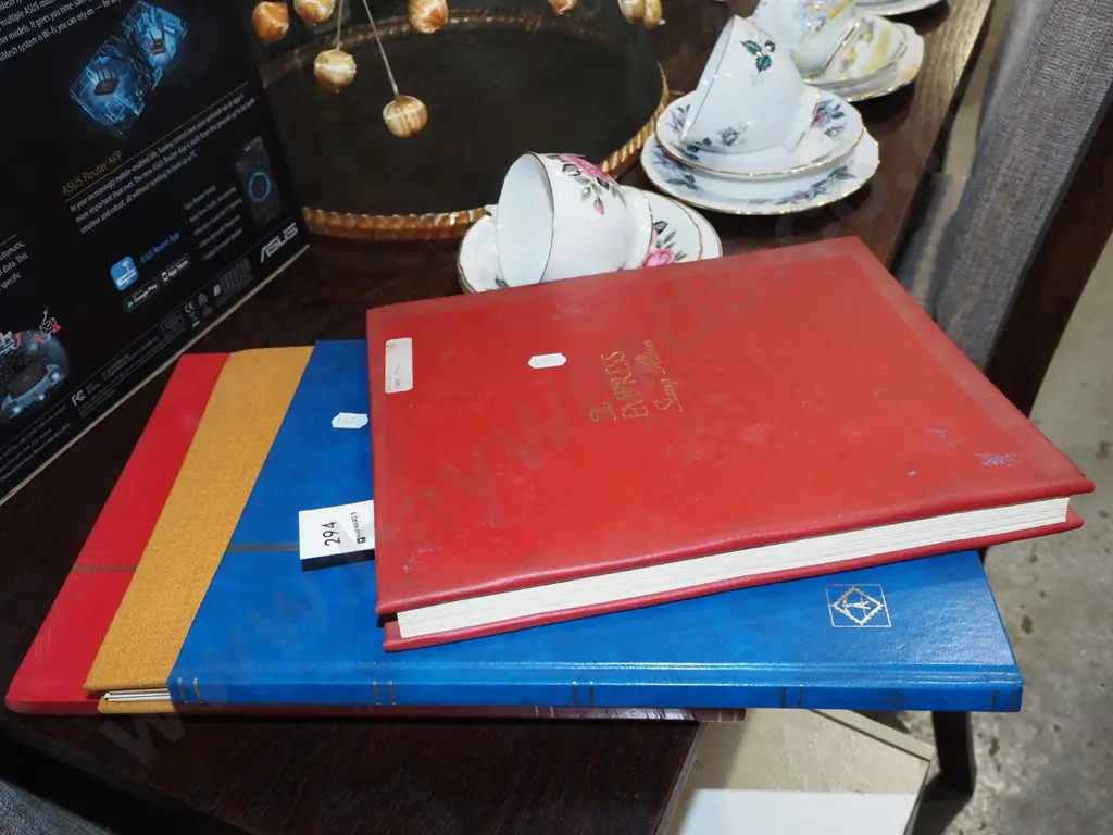4x stamp albums Image 1++