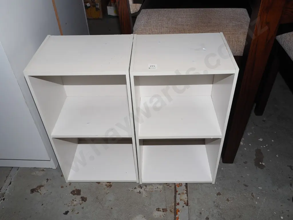 2x small mdf melteca bookcases H550 W300 D240 Image 1++