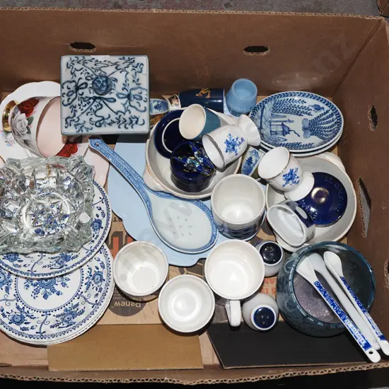 box; glass ashtray, trios, cups etc