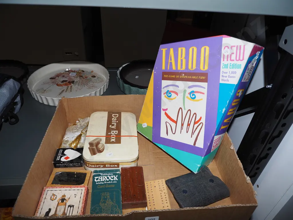 box; board games, cribbage scorer etc Image 1++