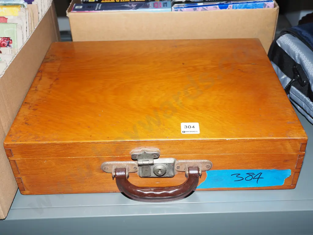 wooden suitcase/box - no key Image 1++