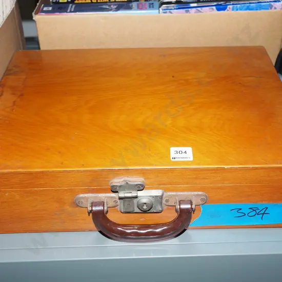 wooden suitcase/box - no key