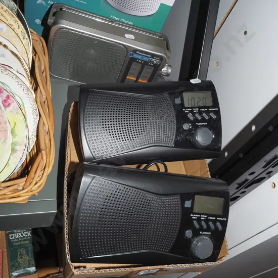 3x poratble transistor radios