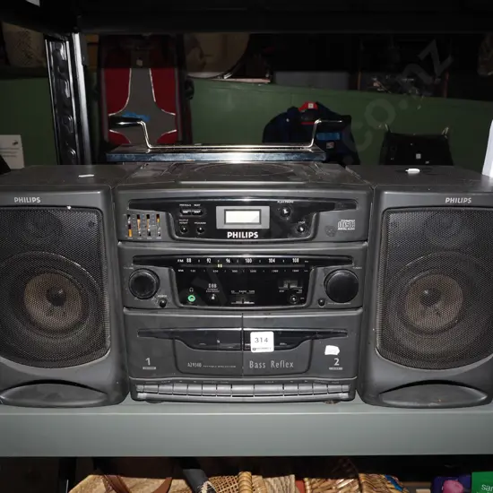 Phillips portable CD radio/cassette player