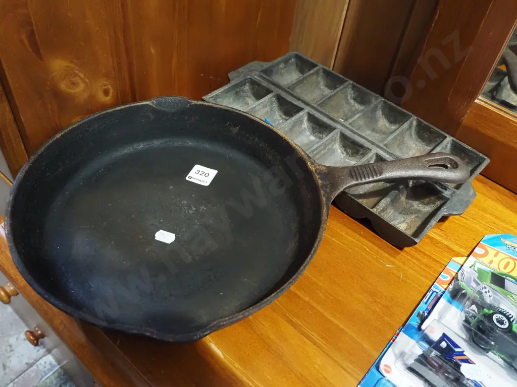 cast iron fryin pan, gem irons Image 1++