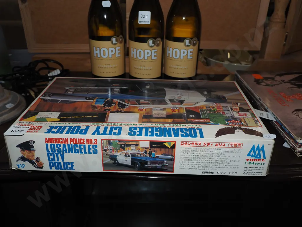 yet to be assembled plastic model kit - Los Angeles police car Image 1++