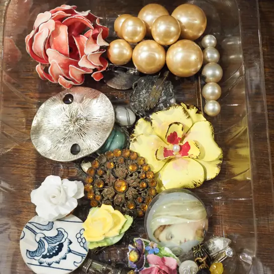 tray of costume jewellery