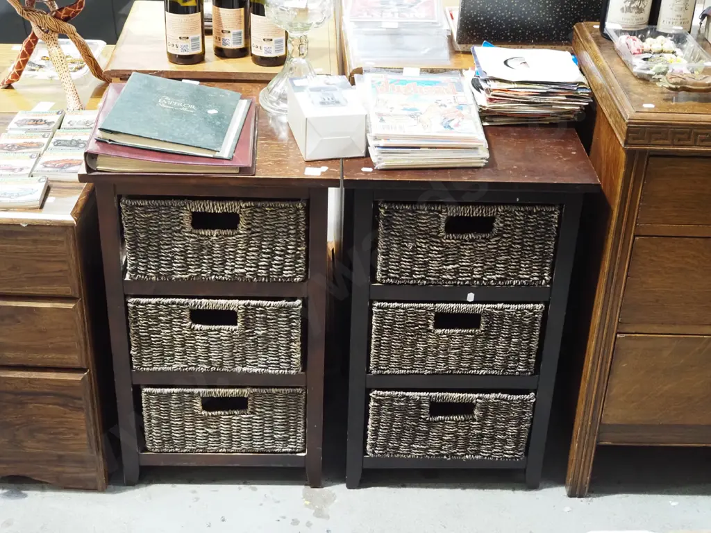 2x wooden chests with 3x seagrass baskets H685 W420 D400 Image 1++