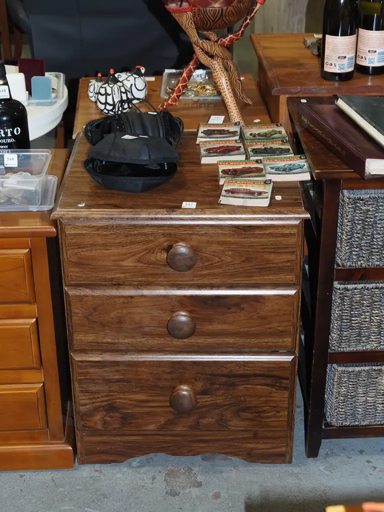 mdf faux veneer 3 drawer bedside chest Image 1++