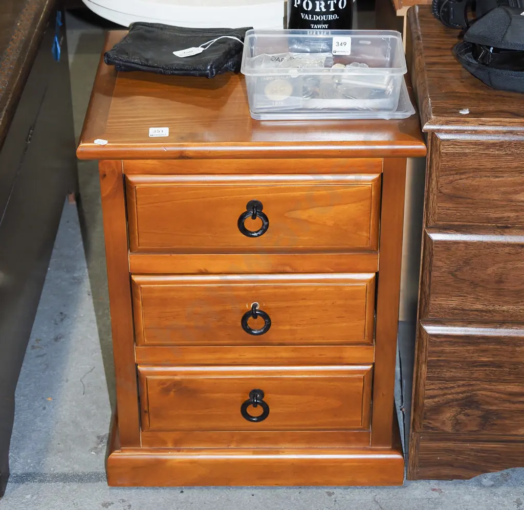 pine 3 drawer bedside cabinet Image 1++