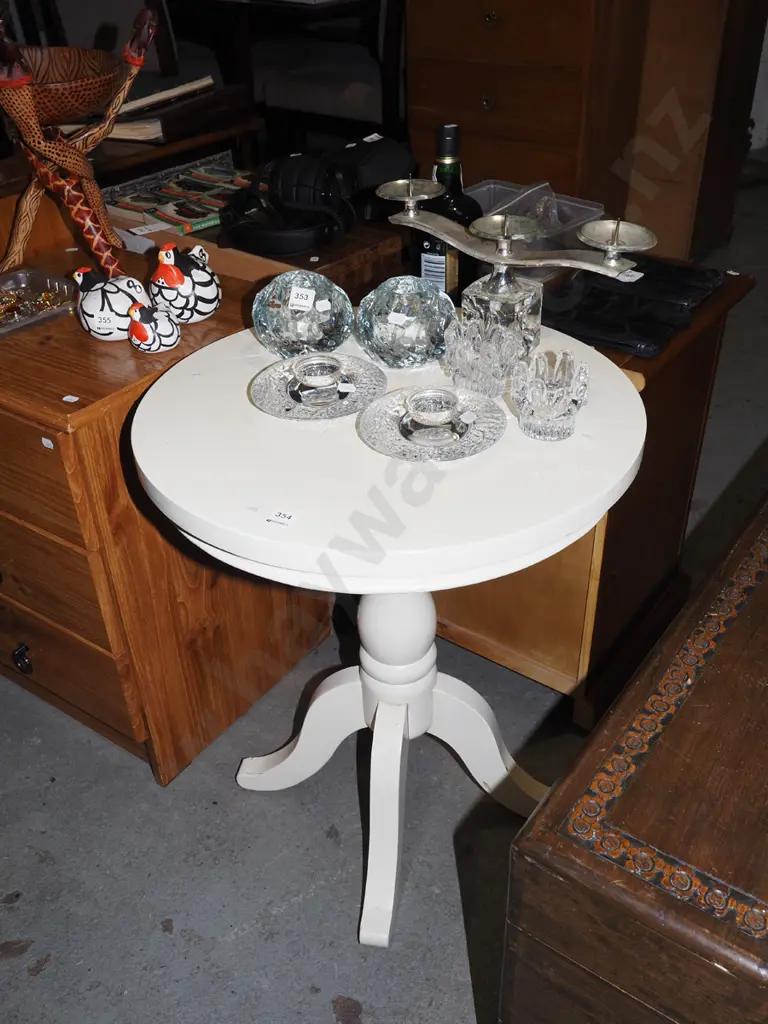 white painted pedestal lamp table H620 W500 Image 1++