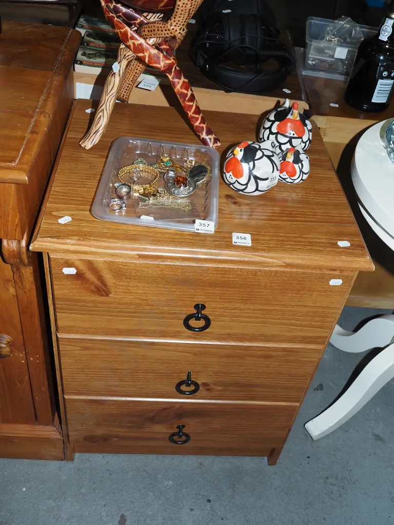 mdf faux veneer 3 drawer bedside cabinet Image 1++