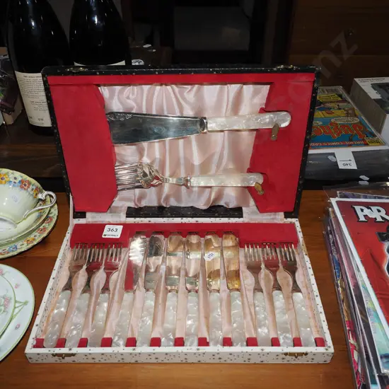 box of mother pear fish set
