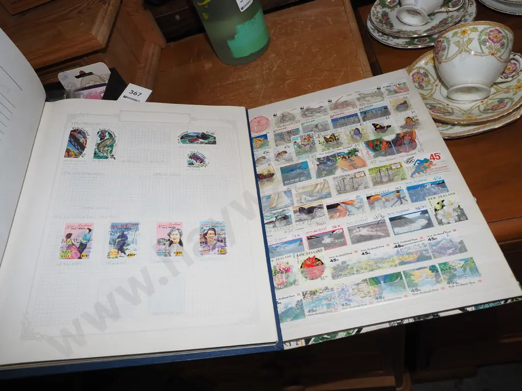 2x stamp albums Image 1++