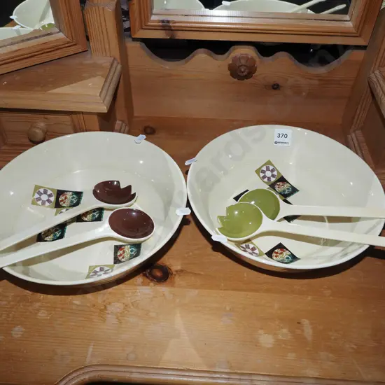 2x Carlton salad bowls and servers