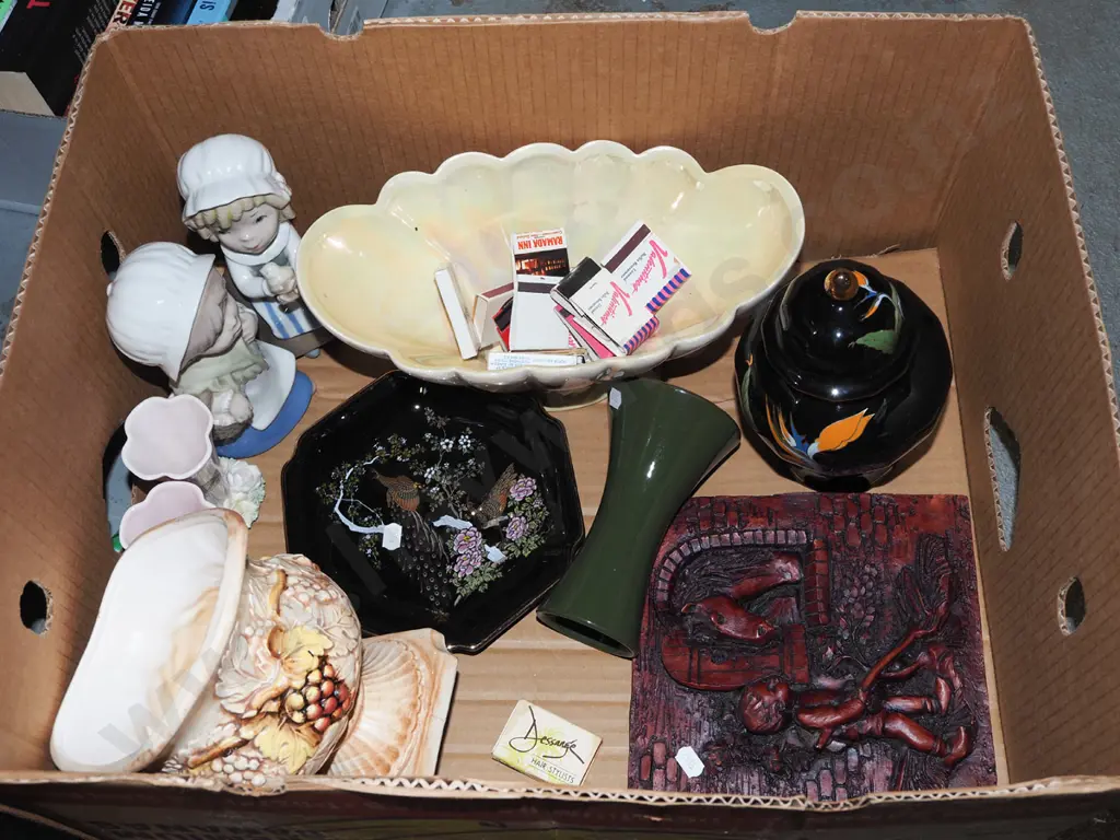 box; vases, figurines, cover pots etc Image 1++