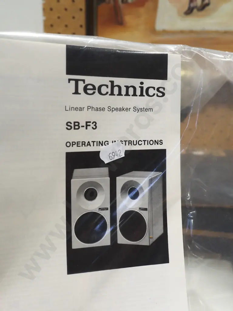 pair of Technics bookcase speakers SB-F3 Image 1++