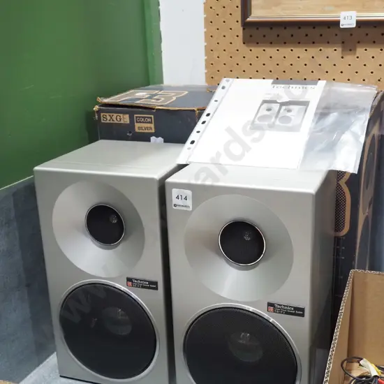 pair of Technics bookcase speakers SB-F3
