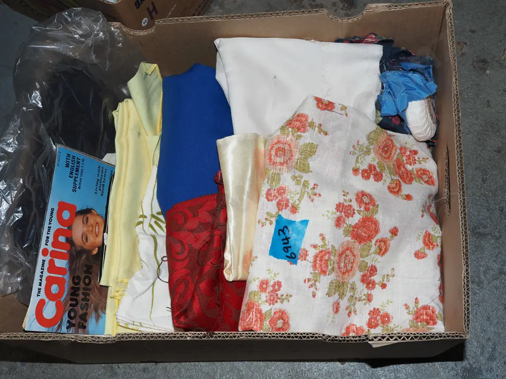 box of fabric pieces Image 1++