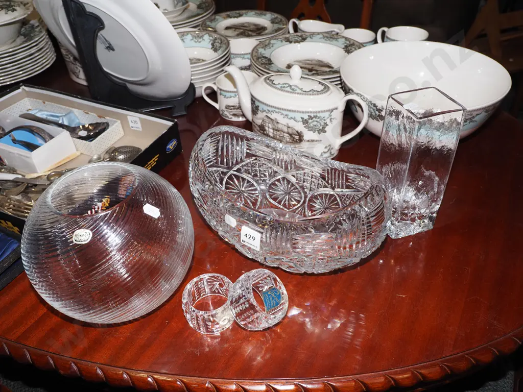 crystal bowls, napkin rings, vase H180 Image 1++