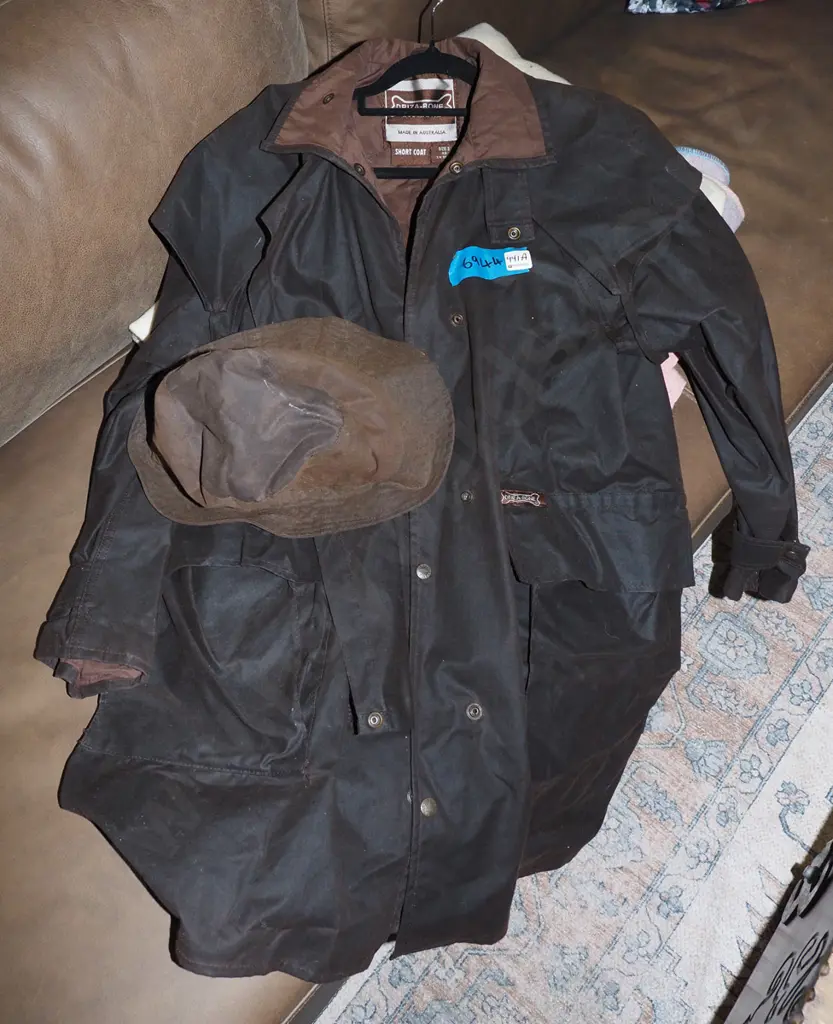 Driza-Bone coat size 3 / XS and a fur-lined hat Image 1++