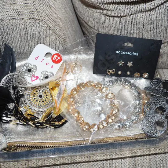 tray of small purse, costume jewellery