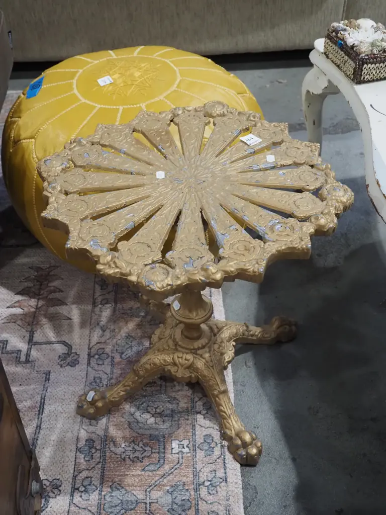 gilt painted cast alloy wine table H400 Image 1++