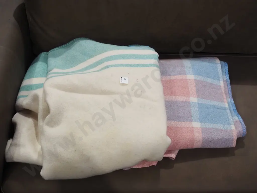 2x woollen blankets - cream and pink and blue checked Image 1++