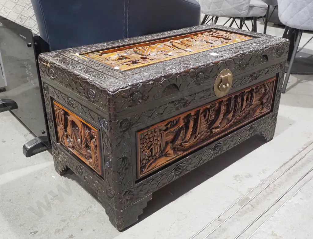 carved camphorwood chest H460 W890 D440 Image 1++