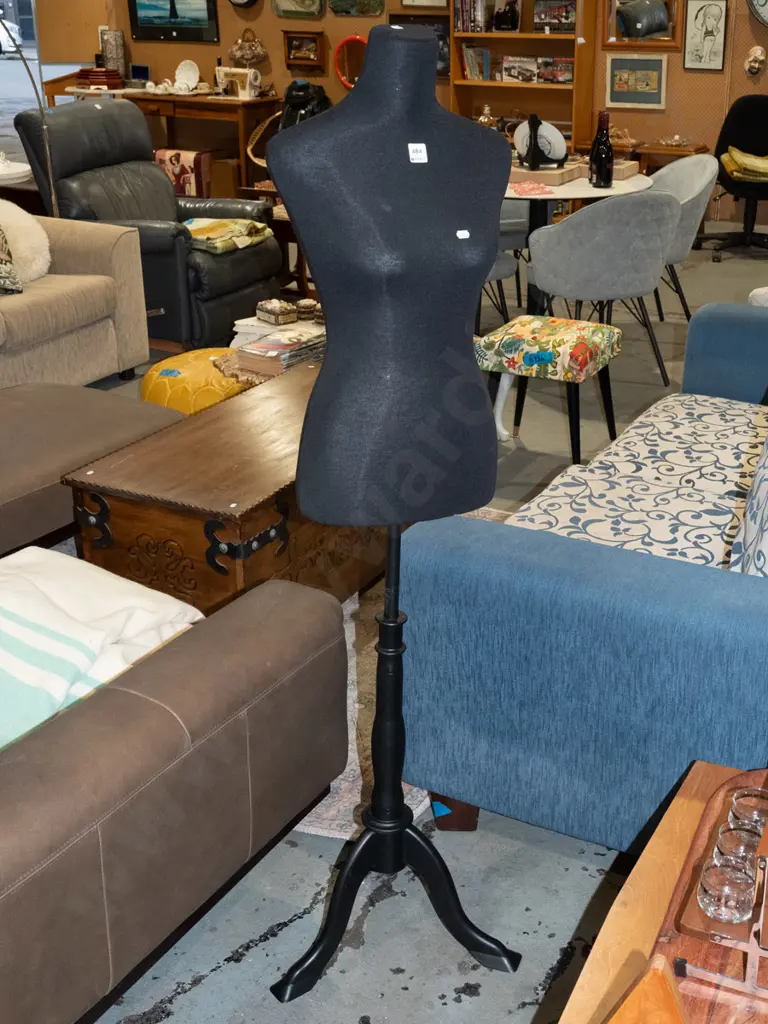 female mannequin torso on stand Image 1++