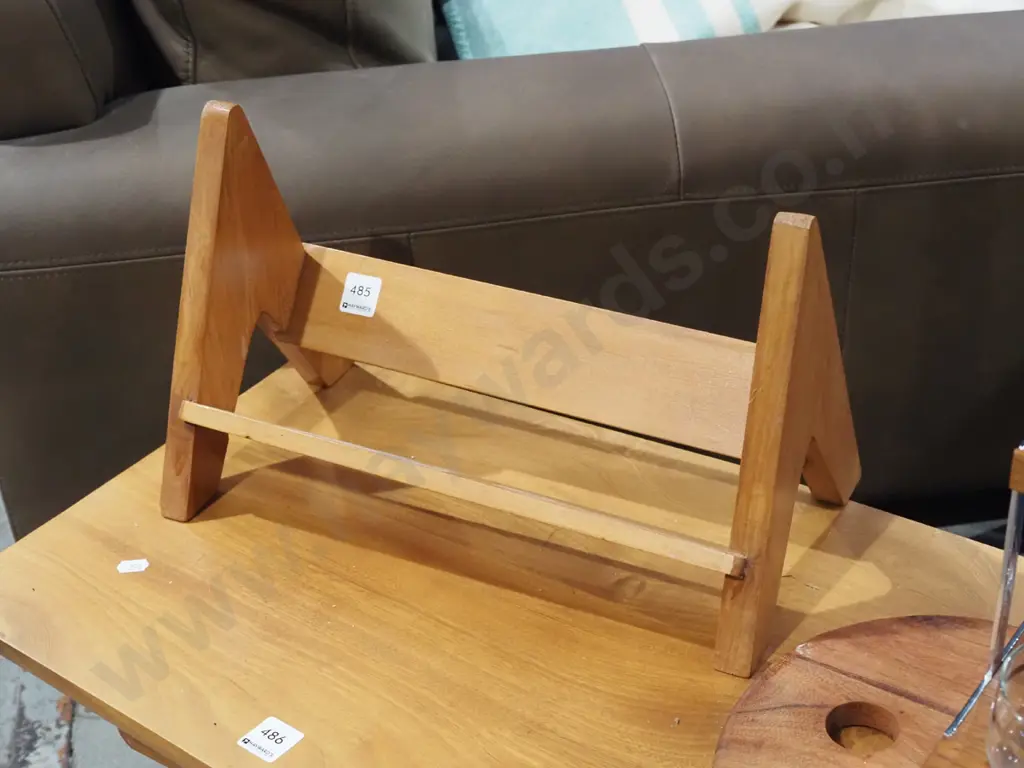 small rimu book shelf / stand Image 1++