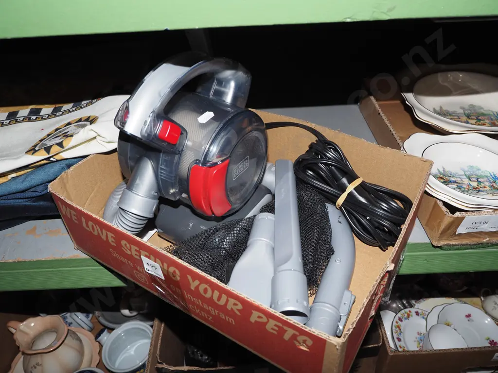 small Black & Decker 12V vacuum cleaner Image 1++