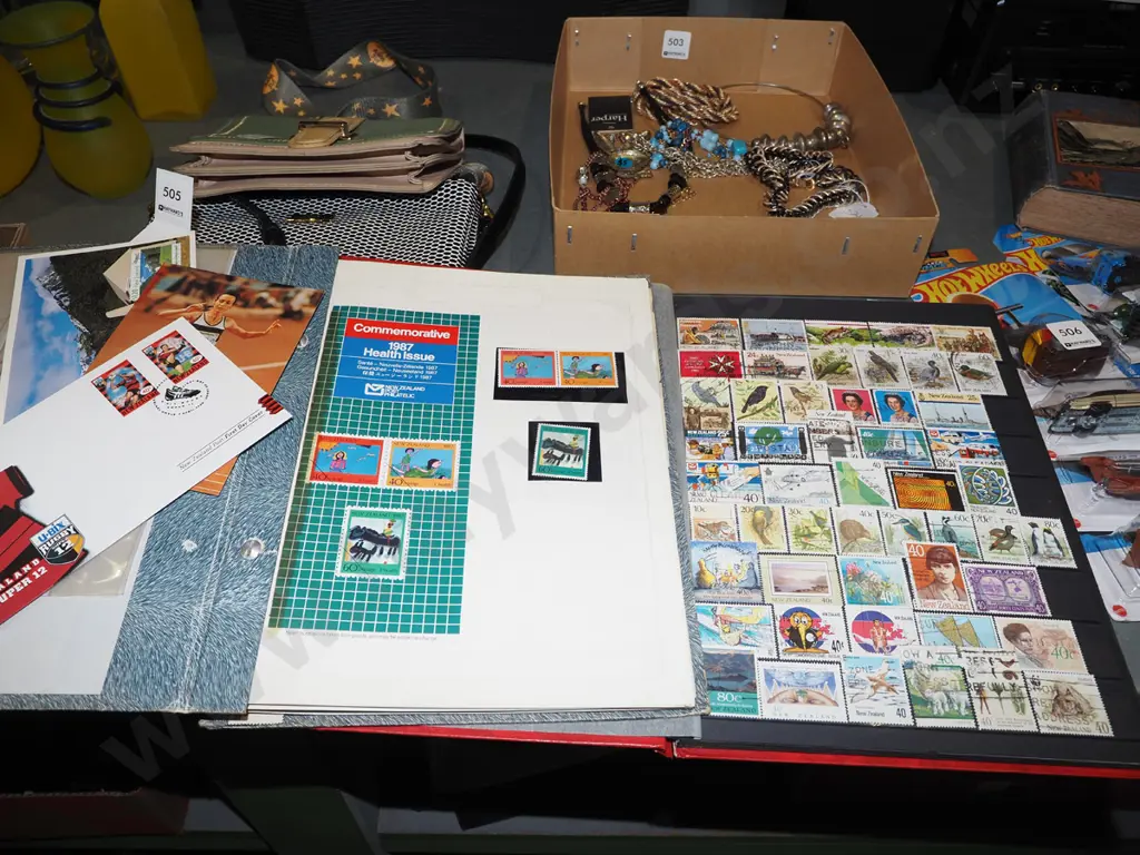 2x stamp albums Image 1++