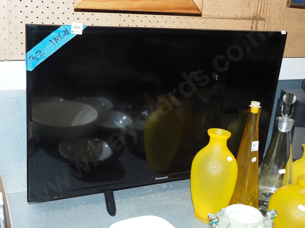 Panasonic 32" TV Image 1++