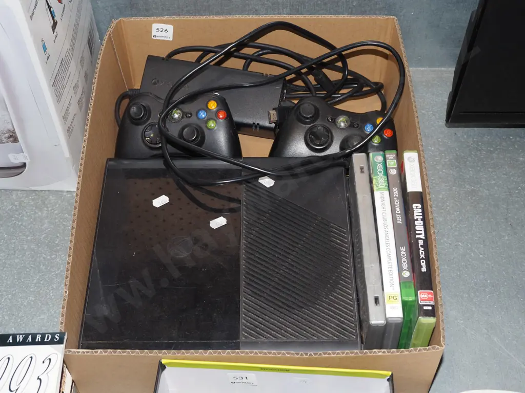 x-box 360, 2x controllers, some games Image 1++