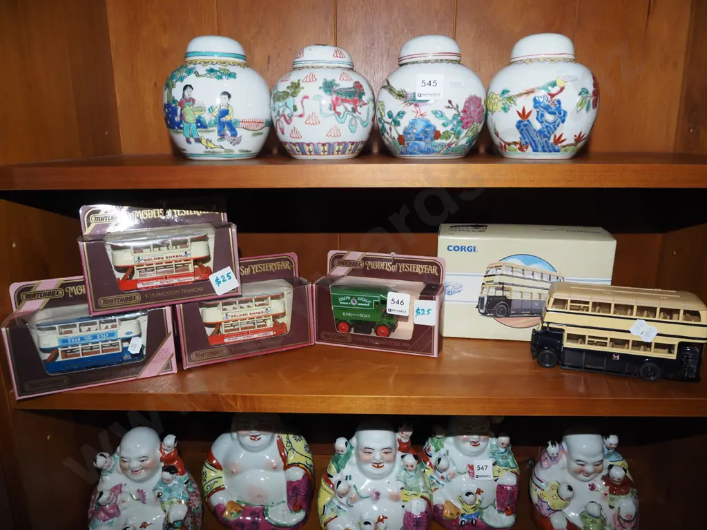 4x boxed models of Cadbury's Yesteryear, 1x Corgi double decker bus Image 1++