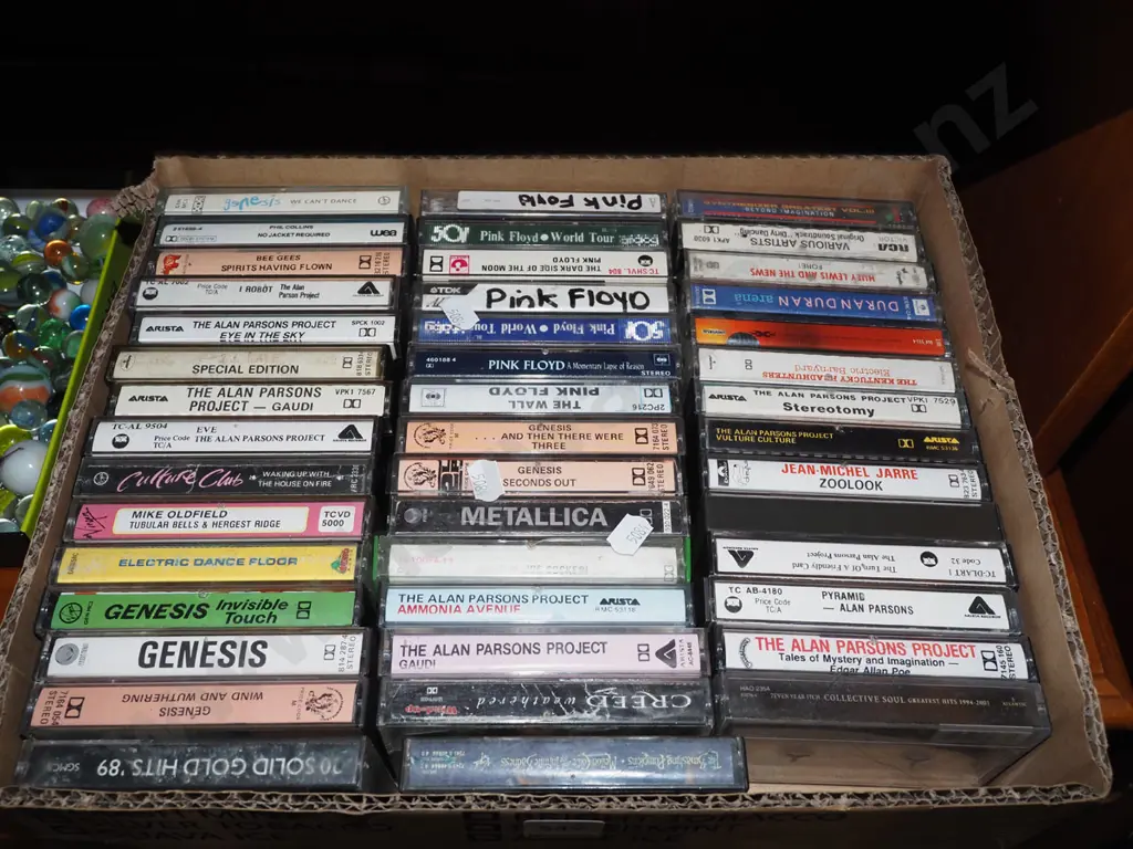 box; tape cassettes Image 1++